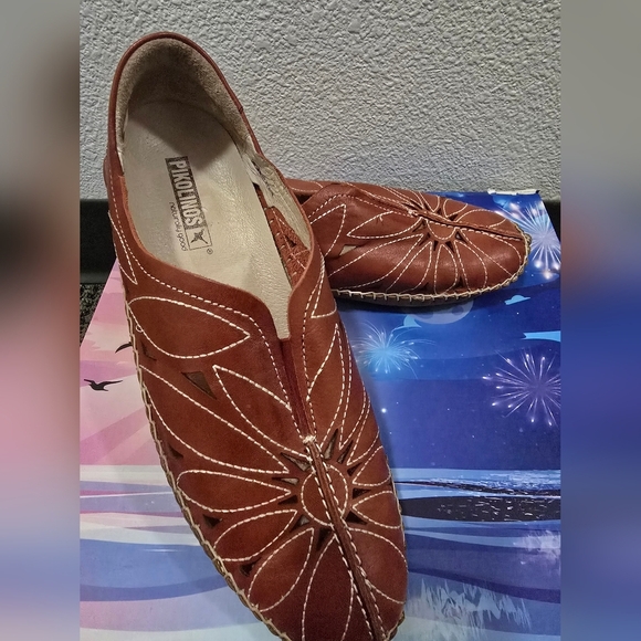 Pikolinos Women's Tan Espadrilles - Picture 5 of 11